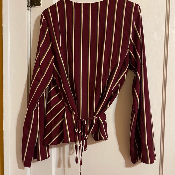 Cool Farrow wrap blouse size L - Picture 6 of 6